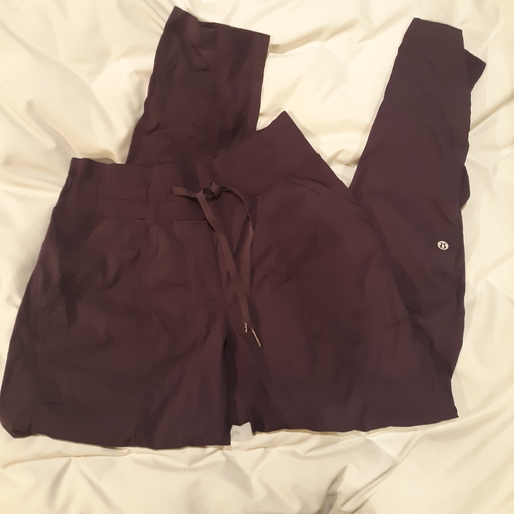Lululemon Studio Cropped Jogger